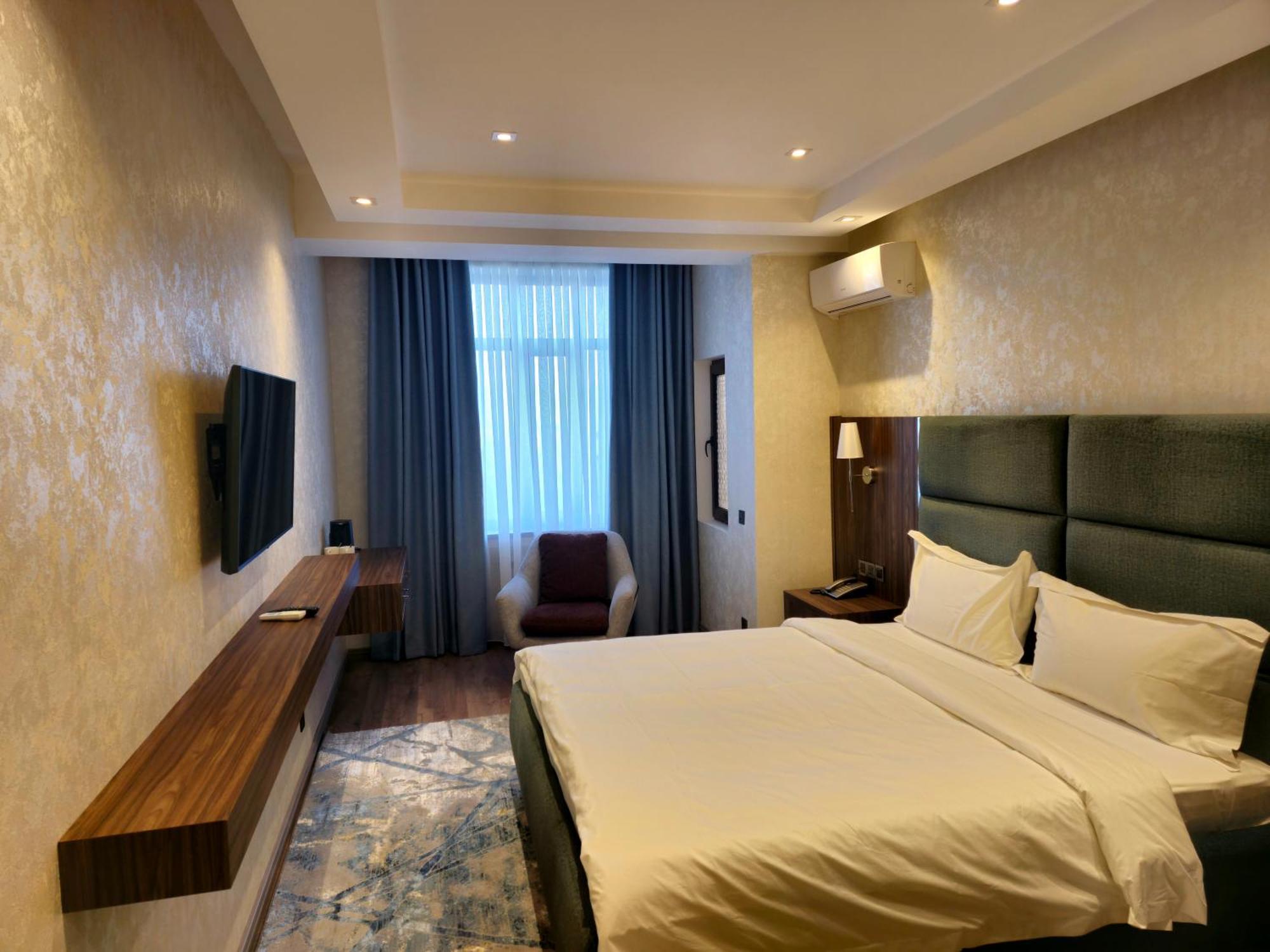 Hotel Ayni Duschanbe Zimmer foto